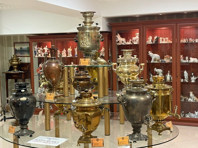 Саратовские пенсионеры посетили музей "Русские самовары"