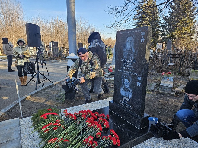 В Саратове установили памятник двум Героям Советского Союза