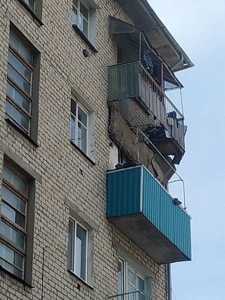 В жилом доме обрушился балкон 