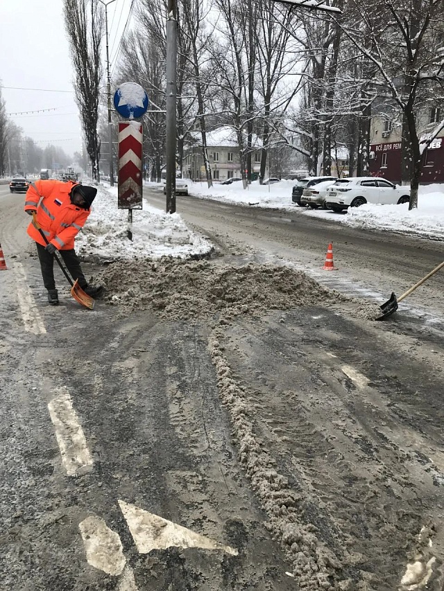 Днем на дорогах Саратовской области работали 387 единиц снегоуборочной техники