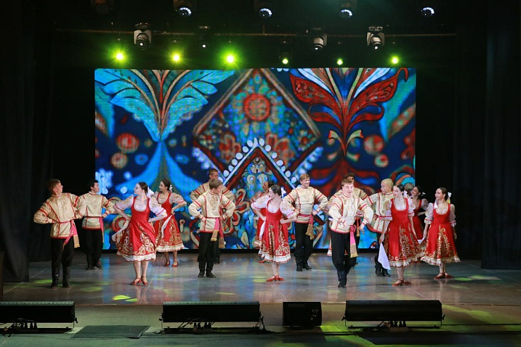 На "Русско-Китайской палитре" в Саратове собрались 1,5 тыс. артистов
