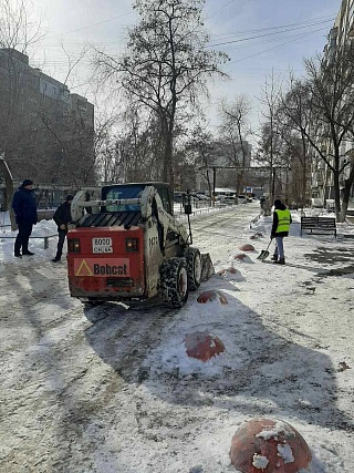 Саратовским УК напомнили о штрафах за несвоевременную уборку снега и льда