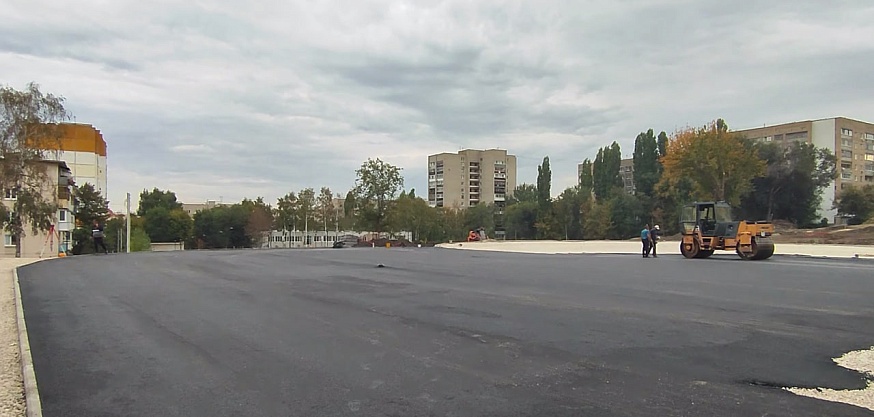 Михаил Исаев проверил, как идет строительство скверов и парков