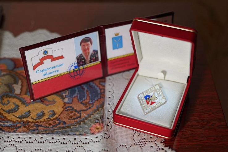 Роман Бусаргин поздравил Народного учителя СССР с присвоением звания "Почетный гражданин Саратовской области"