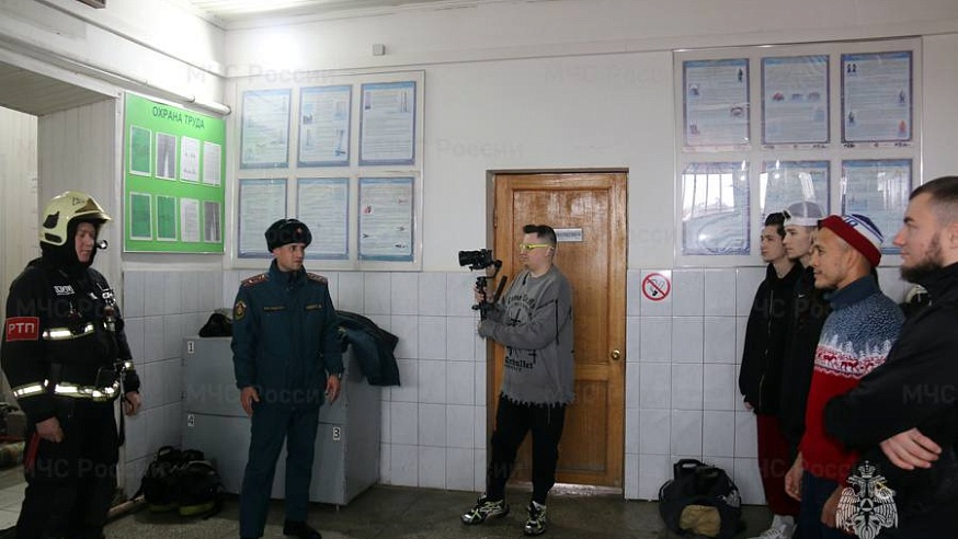 Саратовских блогеров закрыли в задымленном помещении