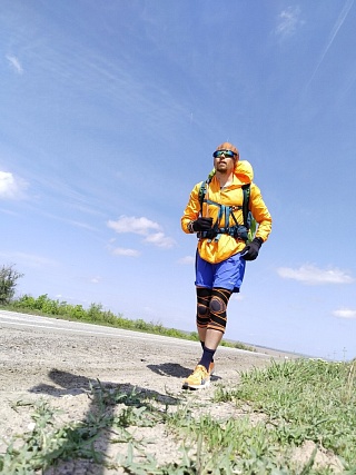 Саратовский спасатель пробежал одиночный марафон из Саратова в Волгоград