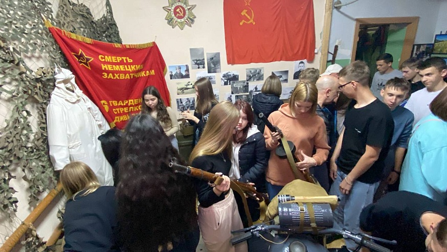 Саратовские школьники спустились в бункер Сталинграда