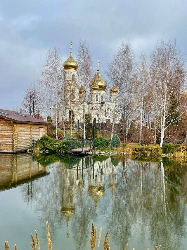 Вячеслав Володин поделился осенними снимками Иоанновского монастыря под Саратовом