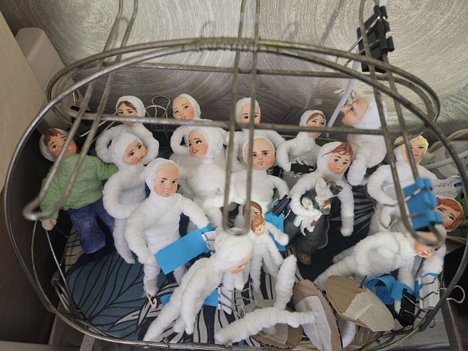 Саратовская мастерица делает грибы из ваты