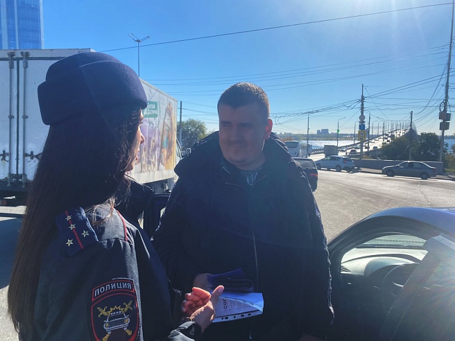 Саратовские автоинспекторы провели акцию "Водитель, пристегни ребенка!"