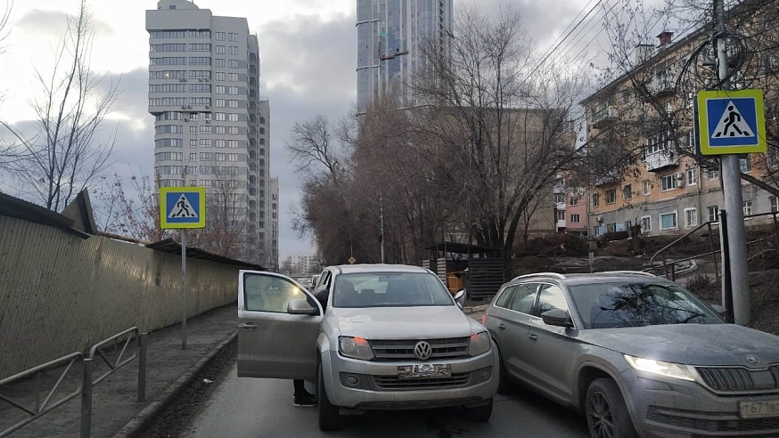 В Саратове в двух ДТП пострадали два пешехода и водитель