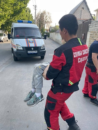 В Саратове спасатели помогли упавшему с велосипеда 10-летнему мальчику