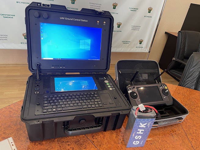 Саратовские таможенники передали бойцам СВО пульт и станцию управления дроном