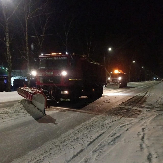 Почти 900 единиц спецтехники готово выйти на борьбу с последствиями очередного снегопада