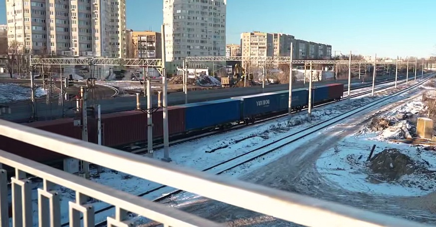 Новый путепровод на Стрелке прошел испытание грузовиками