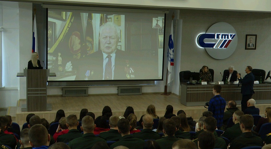 Правнучка летчика рассказала, как ее прадед вместе с саратовцем спасал людей