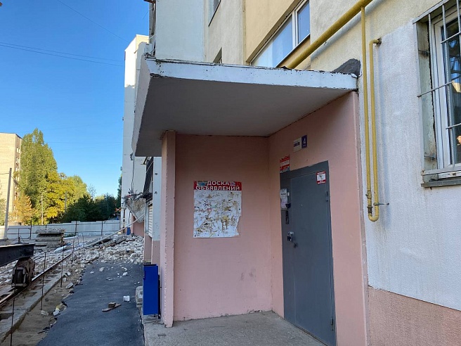 Жители четвертого подъезда обрушившегося дома на Блинова до сих пор не могут вернуться в свои квартиры