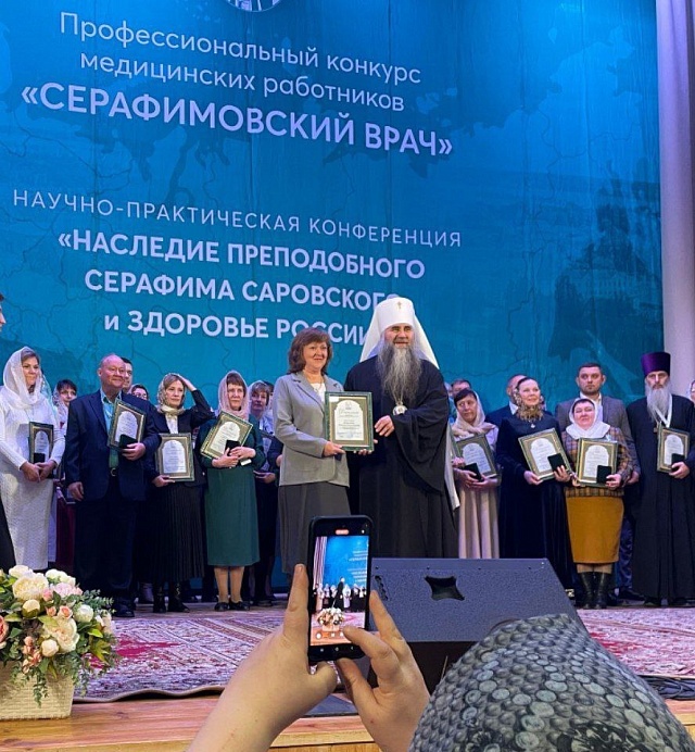Саратовские врачи стали победителями конкурса медицинских работников "Серафимовский врач"