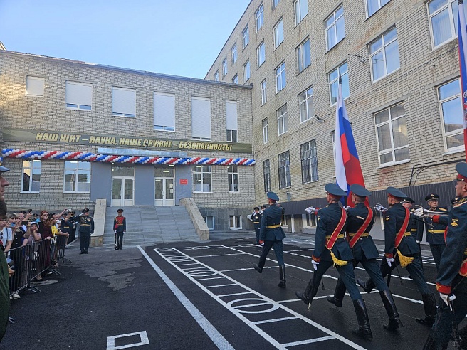 В Саратове в торжественной обстановке открыли высшее военное училище химзащиты