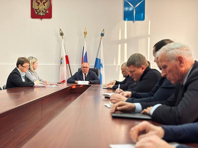 В районных администрациях Саратова работают штабы по вопросам устранения последствий снегопада