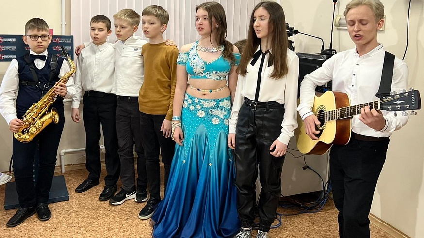Саратовские школьники провели для пациентов онкодиспансера праздничный концерт