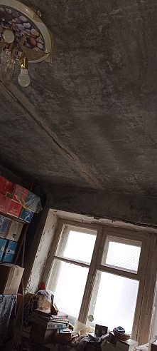Престарелая женщина из Шихан живет в квартире с протекающими потолками и замерзающими трубами