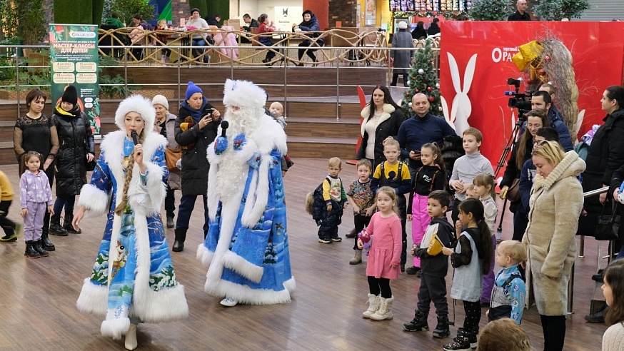 Дед Мороз поздравил юных саратовцев в одном из торговых центров Саратова