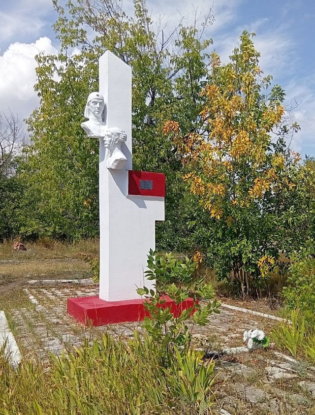 В храм под Саратовом передали распятие ручной работы, созданное скульптором Иваном Трифоновым