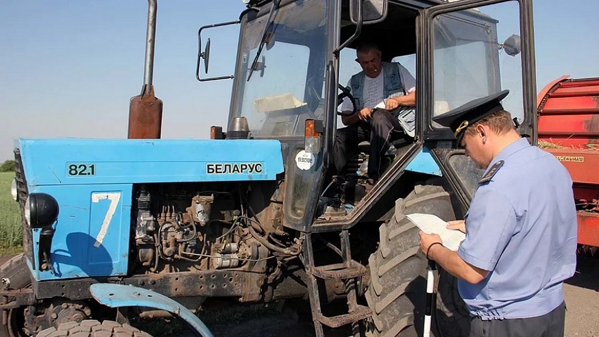 В регионе инспекторы устроили масштабную проверку тракторов