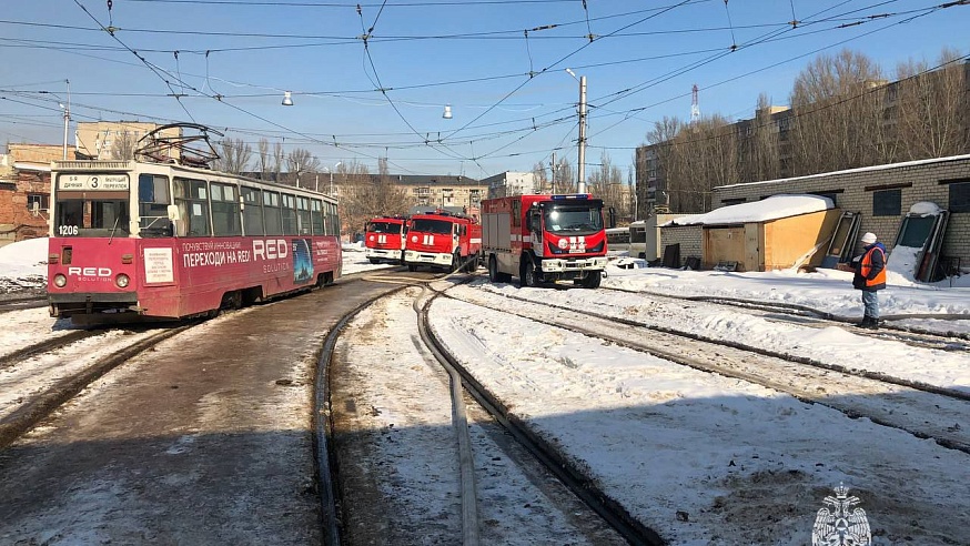 В Кировском трамвайном депо горел переделанный в бытовку вагончик
