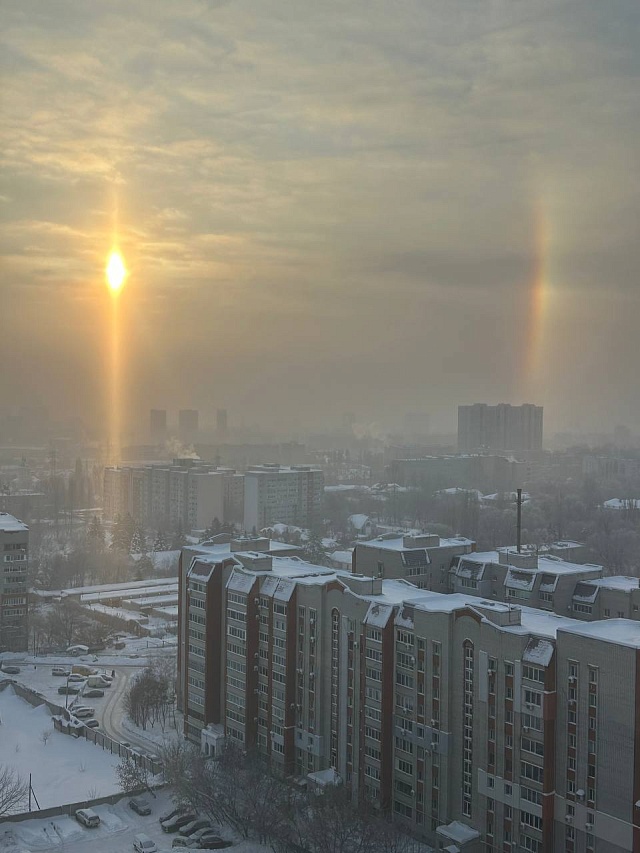 Из-за морозов над Саратовской областью появилось гало с радужными пятнами