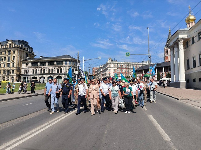 Саратов отпраздновал 95-ю годовщину образования Воздушно-десантных войск