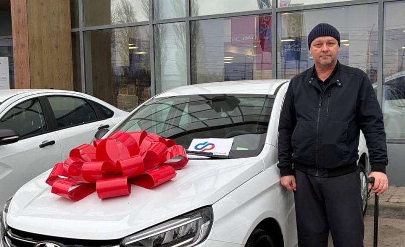 15 саратовцам, пострадавшим на производстве, вручили автомобили