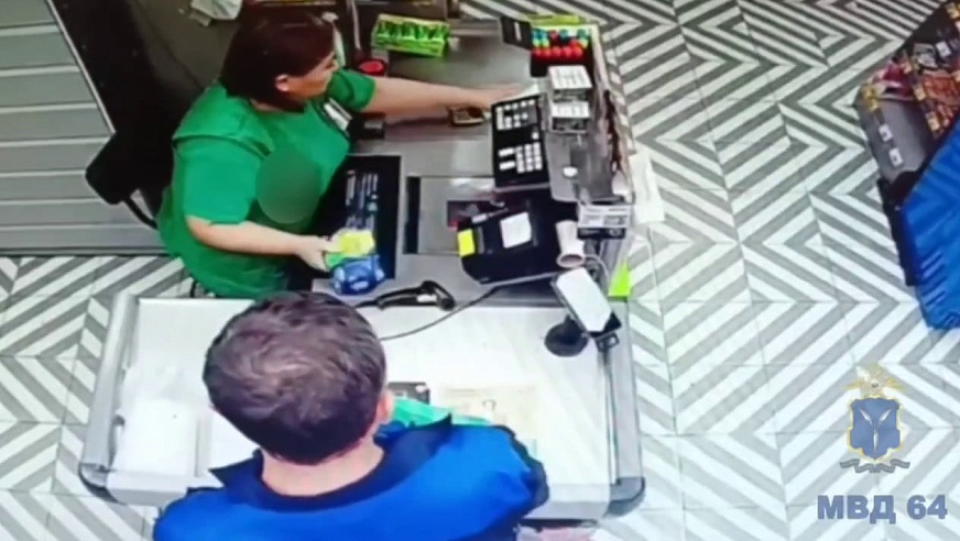 Саратовцу грозит до 6 лет за покупку сковороды и тапочек с чужой карты