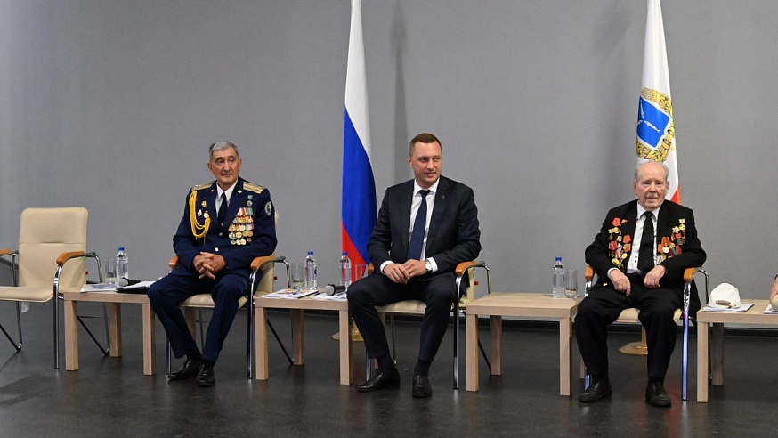 Губернатор наградил заслуженных ветеранов Саратовской области