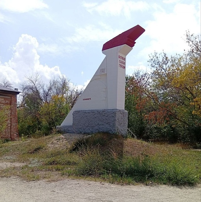 В храм под Саратовом передали распятие ручной работы, созданное скульптором Иваном Трифоновым