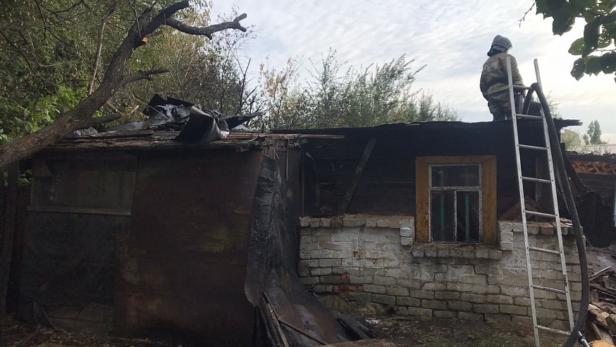 В Ленинском районе выгорел частный дом