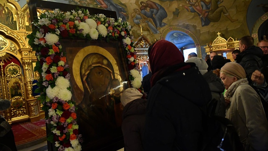 По улицам Саратова прошел большой Крестный ход