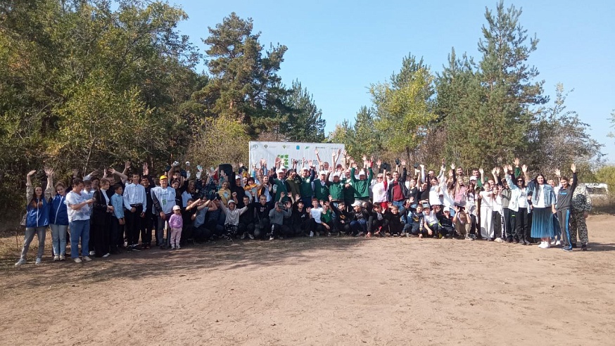 Участники акции "Сохраним лес" увеличили Марксовские леса на 2000 юных деревьев