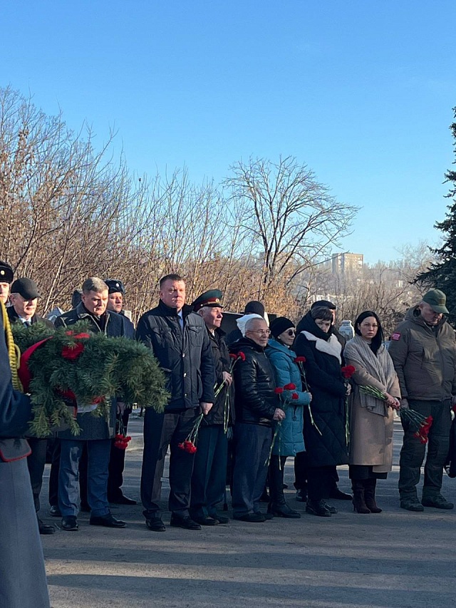 В Саратове на Воскресенском кладбище установили кенотаф Героям Советского Союза