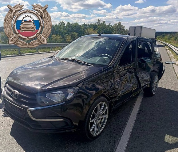 В тройном ДТП под Вольском пострадал 23-летний водитель "Гранты"