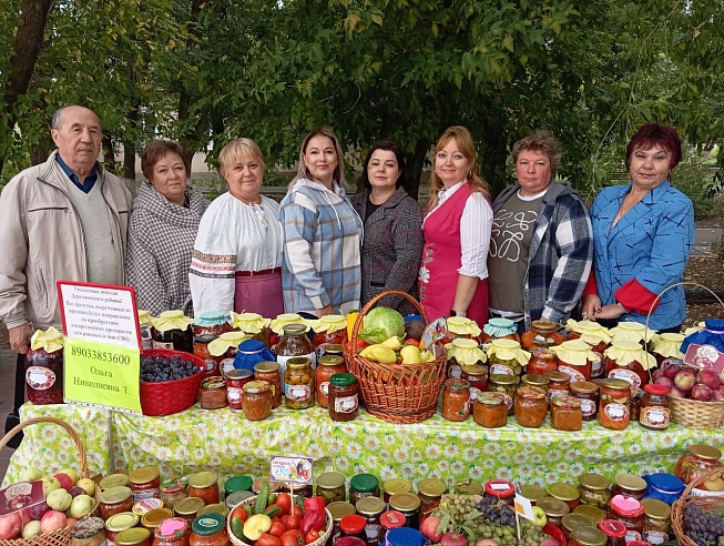 В Дергачах первоклассник выиграл петуха на Успенской ярмарке
