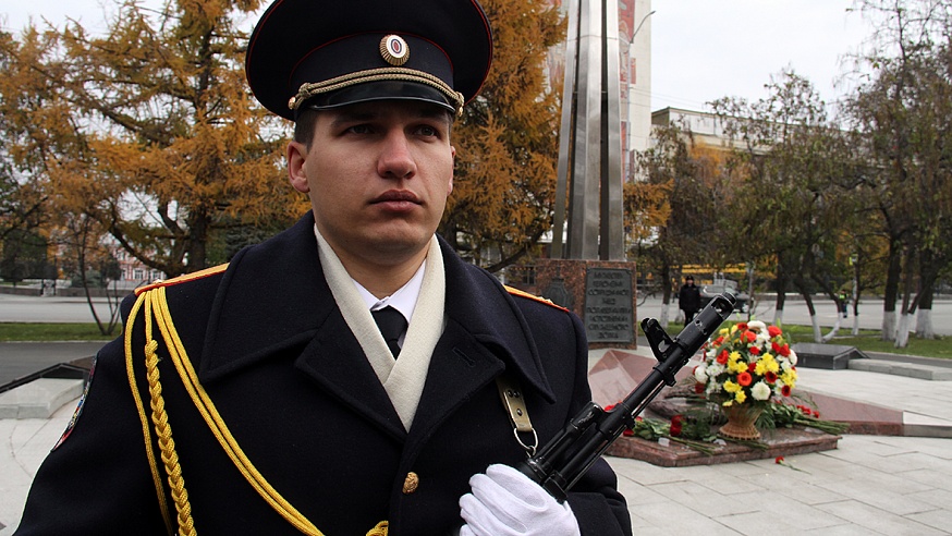 В Саратовской области почтили память полицейских, погибших при выполнении служебных обязанностей