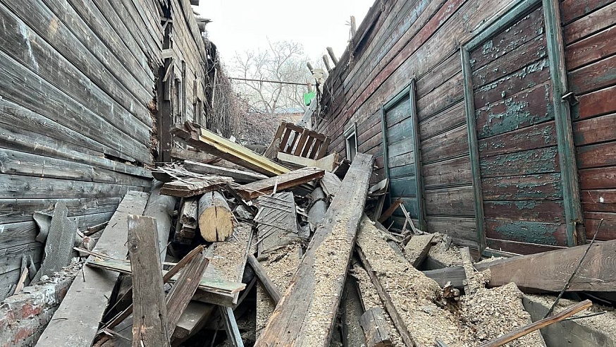 В центре Саратова при обрушении дома пострадал рабочий