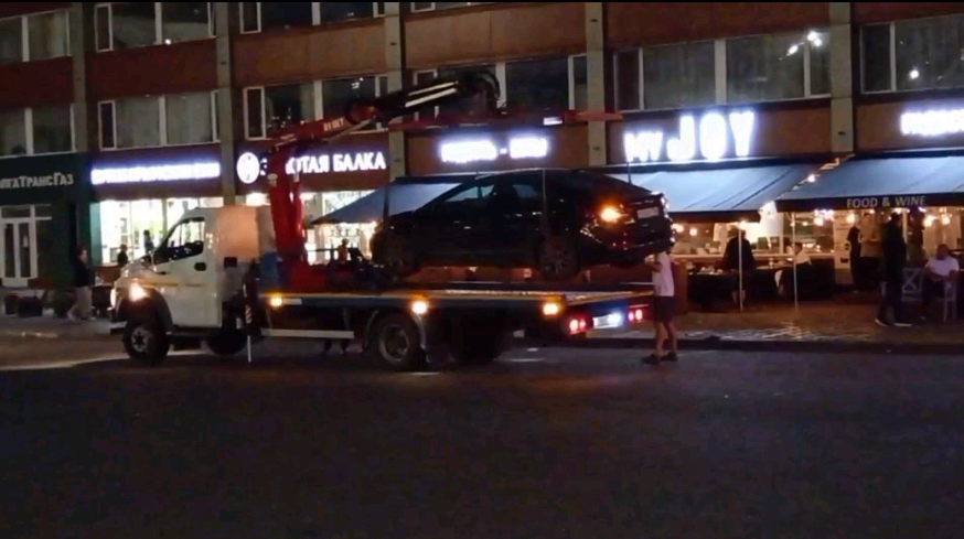 Саратовские эвакуаторщики устроили "охоту" за автомобилями