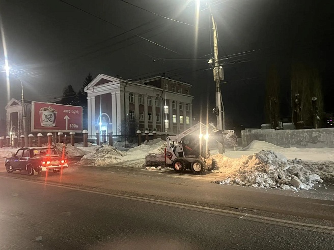 Ночью на расчистку дорог Саратовской области вышли более 280 единиц техники