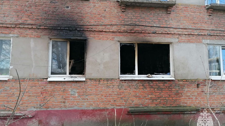 В Балакове при пожаре эвакуировали более 20 человек: хозяин квартиры пострадал