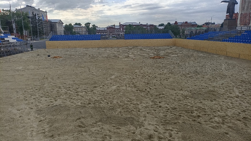 На Театральной площади завершается строительство стадиона