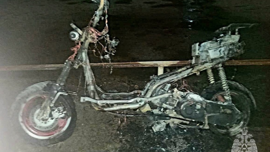 В Саратове на 3-й Степной сгорел скутер