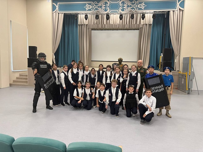 Саратовским школьникам рассказали о службе в военной полиции